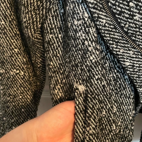 XoXo Women’s Medium Gray & Black Coat Very Warm and Cozy Zip Up - Picture 5 of 6